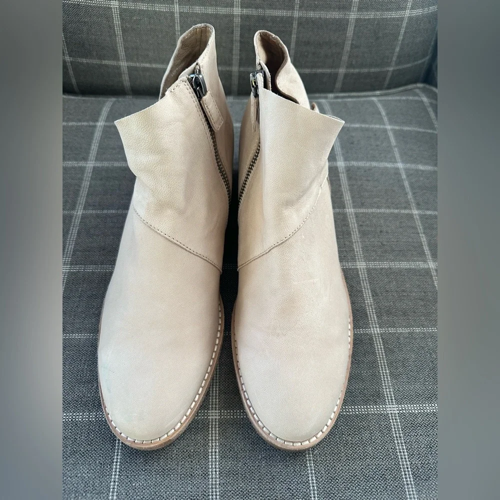 Eileen Fisher Billie Tumbled Nubuck Bootie Ankle Boots Women’s Size 8.5 Beige - Picture 10 of 11